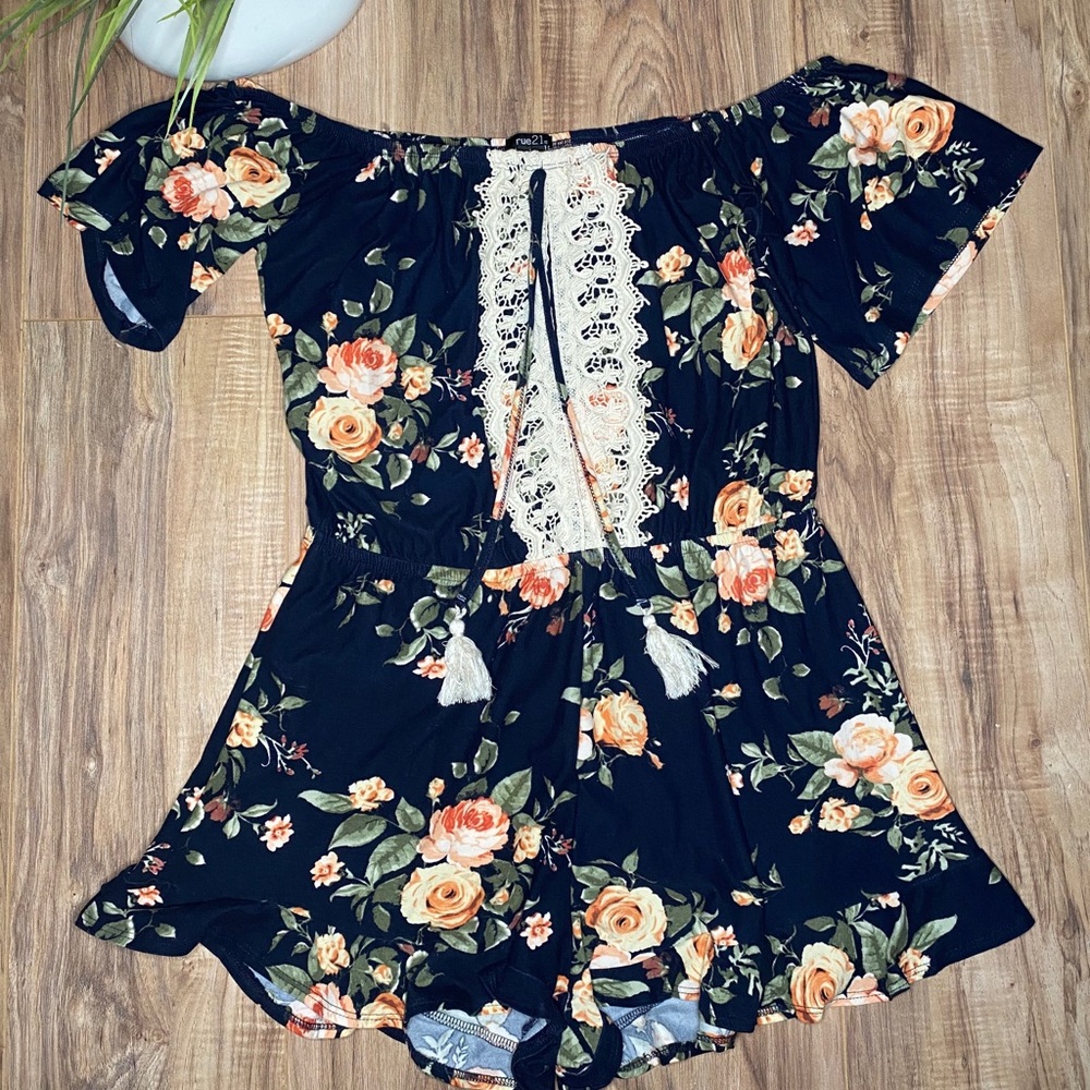 Romper - Picture 2 of 3